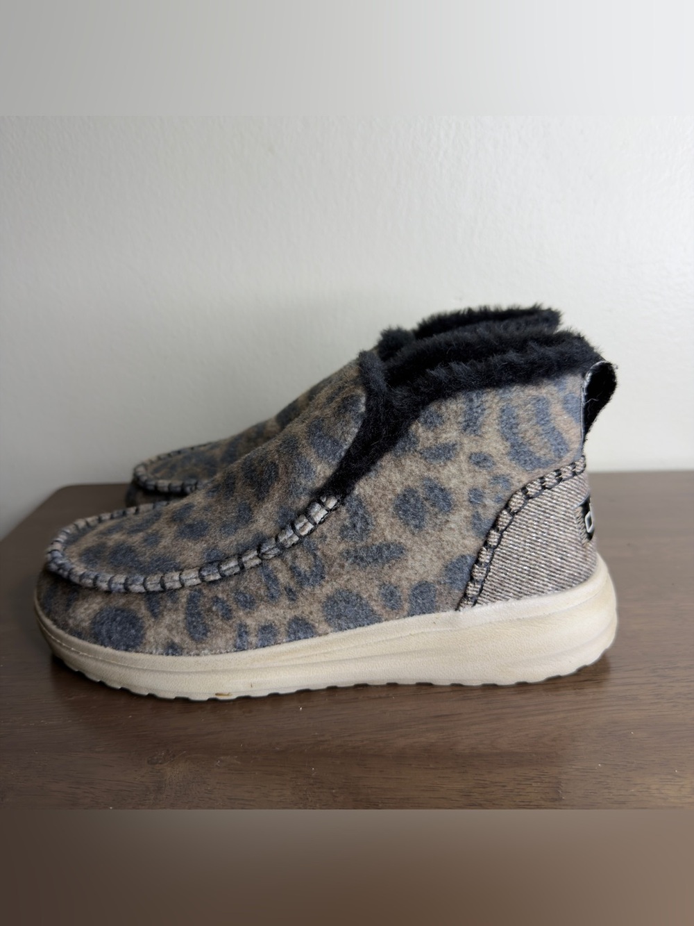 Hey Dude Denny Slip On Leopard Print Faux Fur Lined Ankle Boots Sz 6 womens